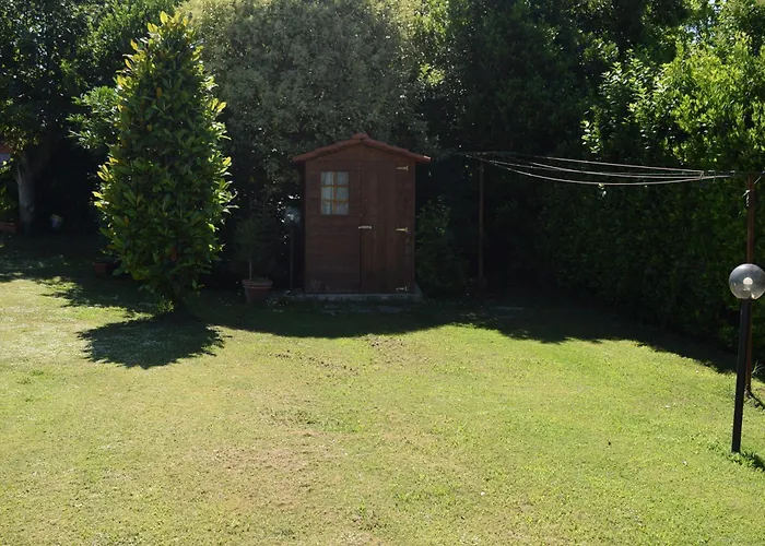 Girasole Гостевой дом Лари